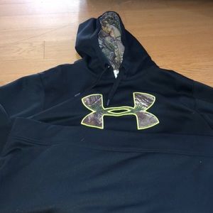 Camouflage under Armour hoodie
